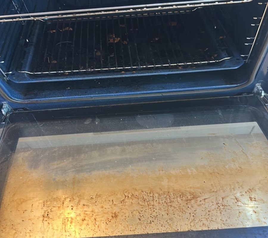 personalised-end-of-tenancy-cleaning-oven-before Personalised end of tenancy cleaning. Oven - before the cleaning service.