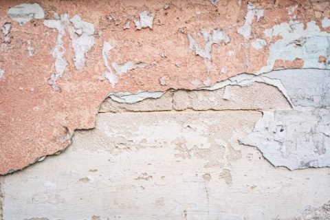 Dealing with Water Stains on Ceilings and Walls